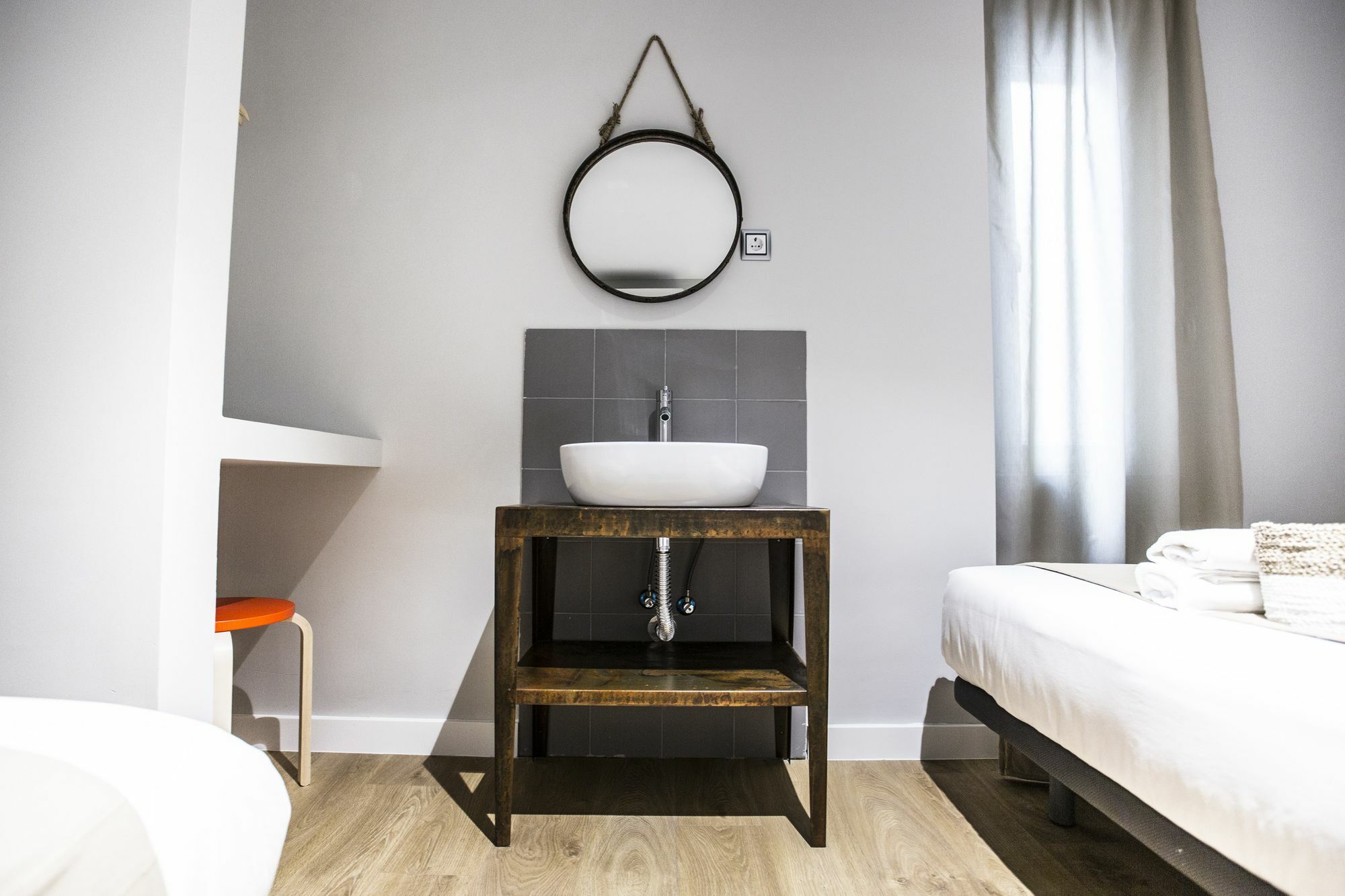 Hola Rooms Мадрид Екстериор снимка