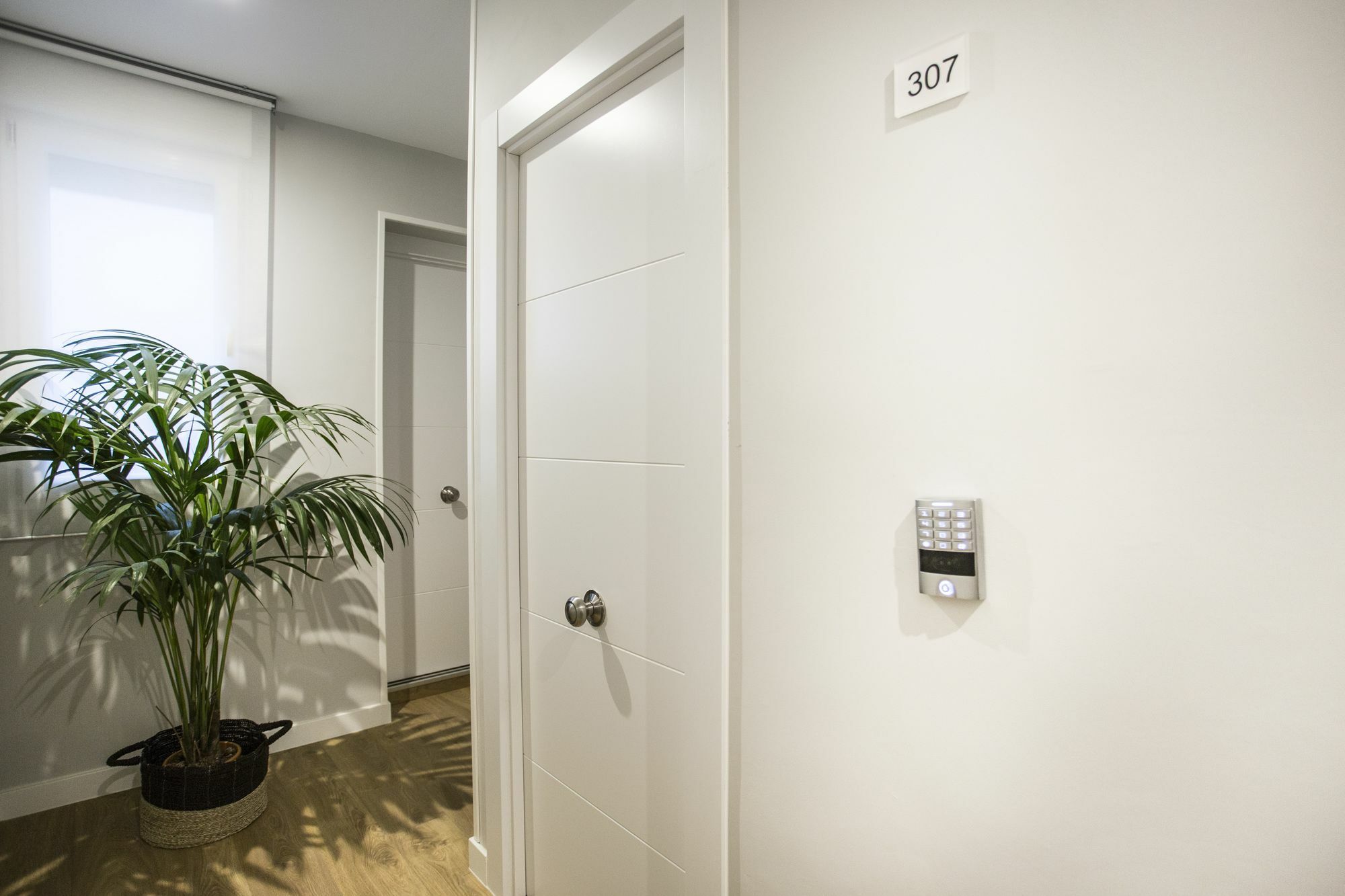 Hola Rooms Мадрид Екстериор снимка