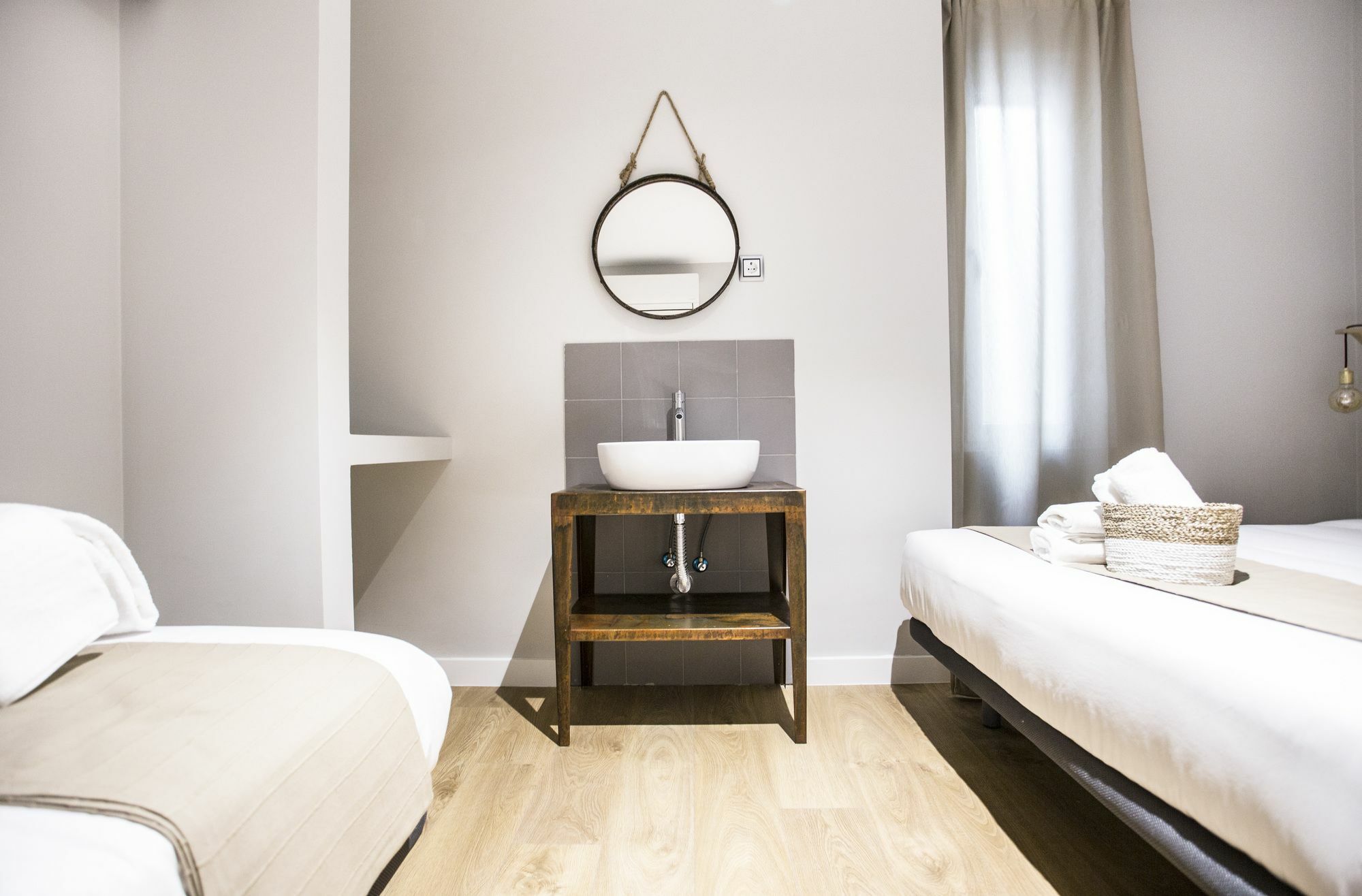 Hola Rooms Мадрид Екстериор снимка
