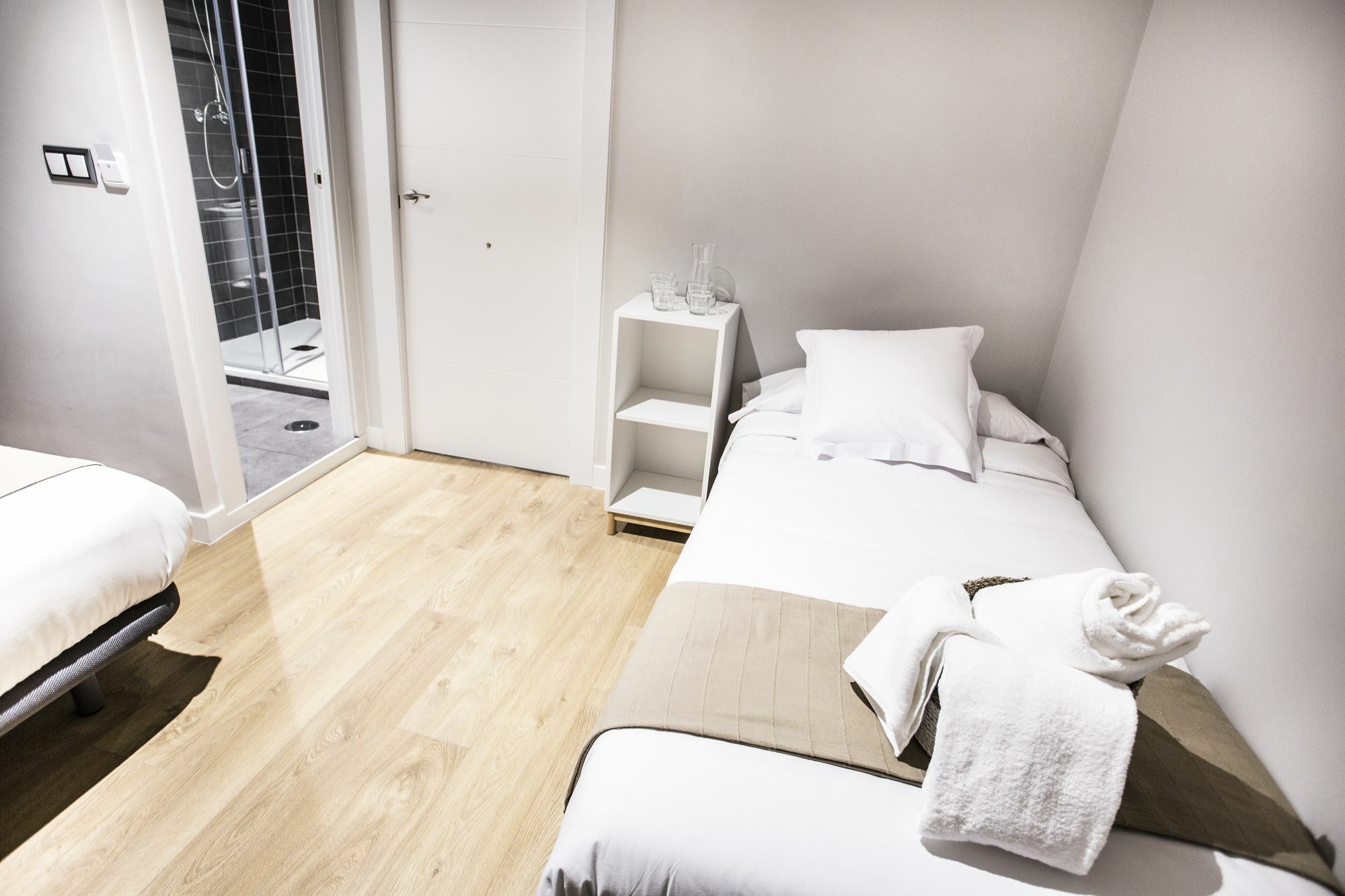 Hola Rooms Мадрид Екстериор снимка