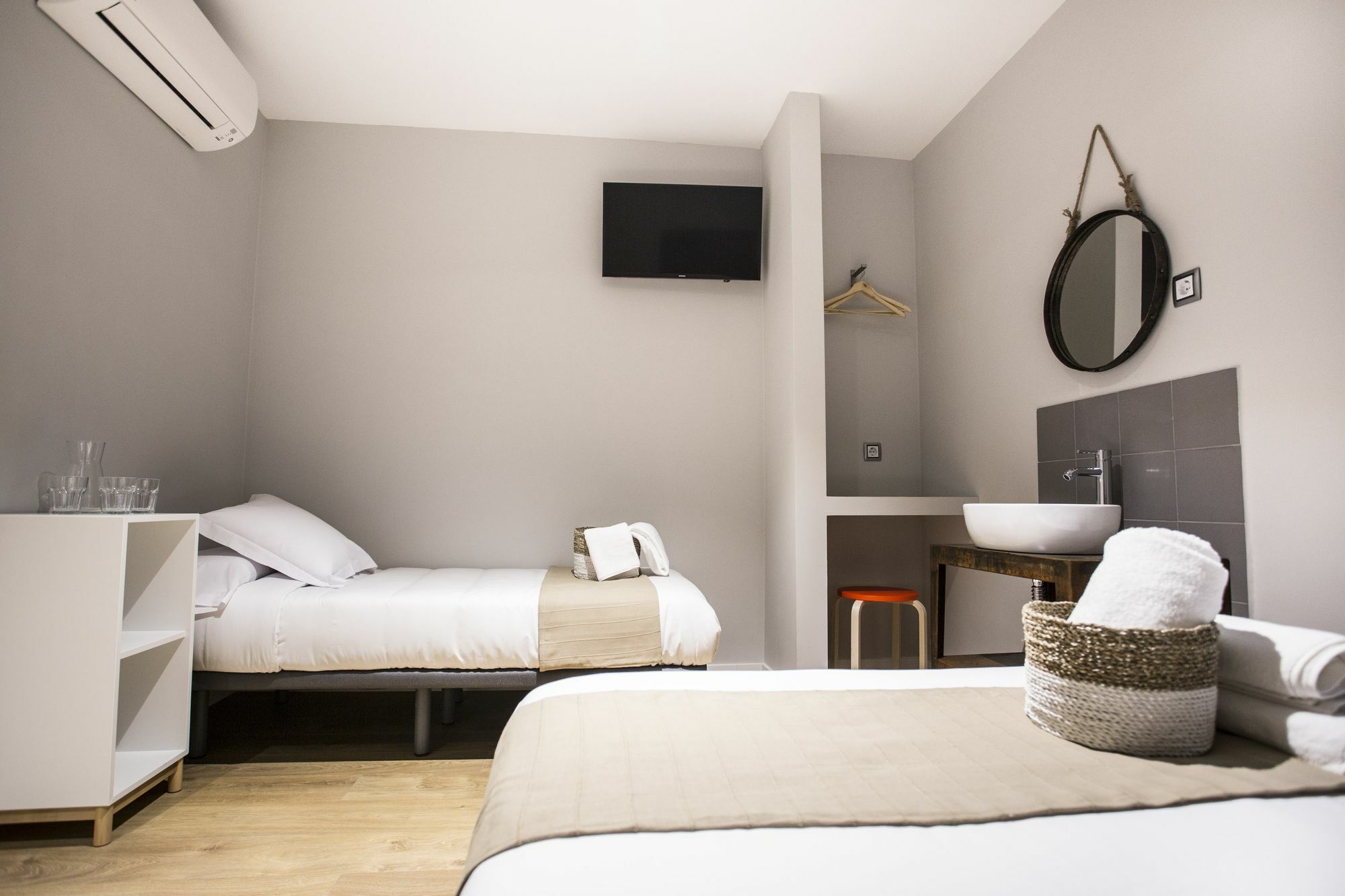 Hola Rooms Мадрид Екстериор снимка