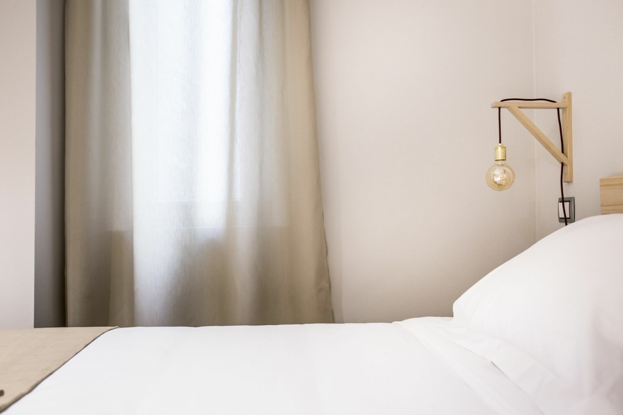 Hola Rooms Мадрид Екстериор снимка